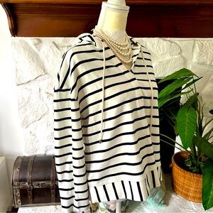 JANE + DALANCEY STRIPED BLUE AND WHITE WOMEN’S SWEAT SHIRT HOODIE SIZE M NWOT